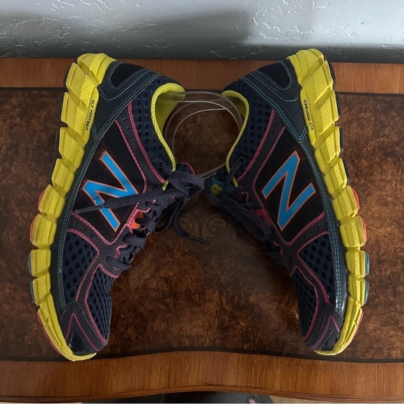 New Balance 750 V1 Sneakers Runners Vibrant Athletic Black & Yellow Size 6 - Picture 5 of 9